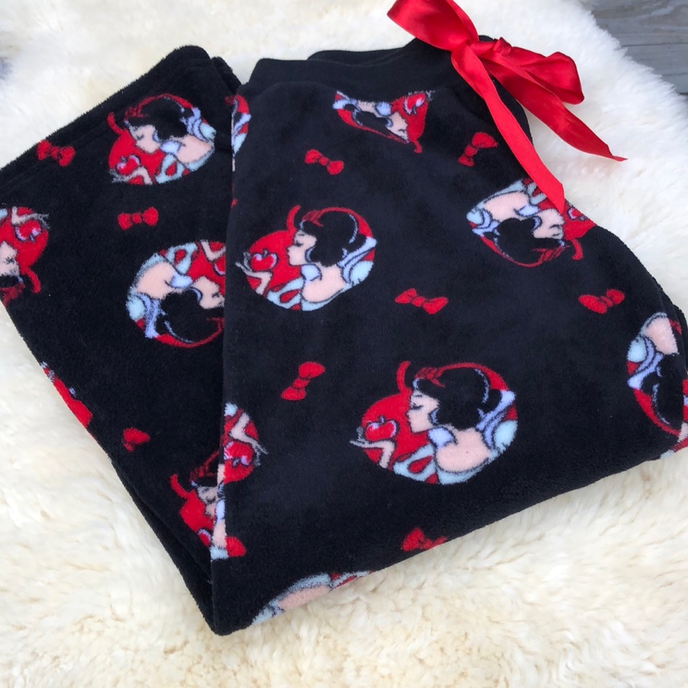 Disneys soft plush Snow White Pajama bottoms